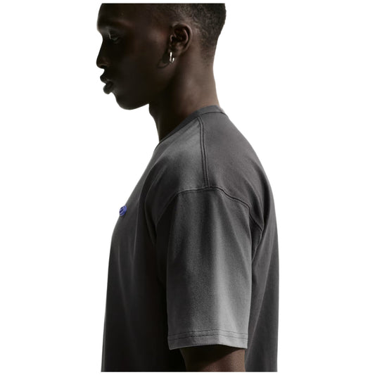 U Nsw Tee Lse Prem Ess Wash